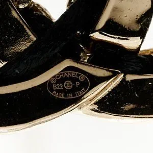 New Chanel lambskin CC logo chain wide band leather chunky scrunchie  bracelet CHANEL | Accessories | New Chanel Lambskin Cc Logo Chain  main image 2